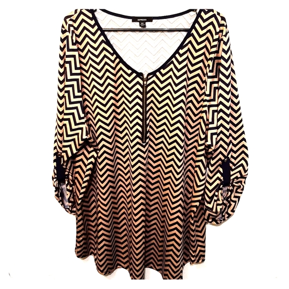 Espresso Tops - Espresso 3X Navy & Beige Chevron Elbow Sleeve Top